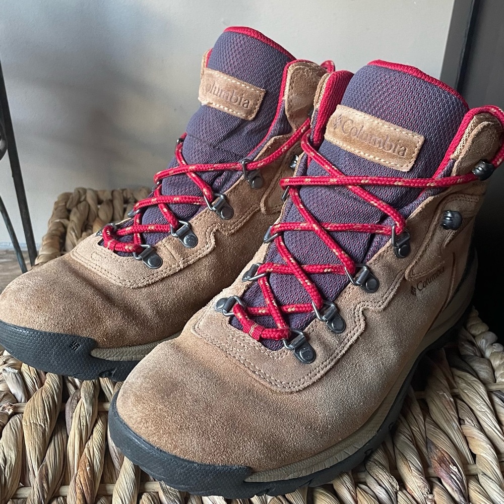 Columbia Newton Ridge Hiking Boots